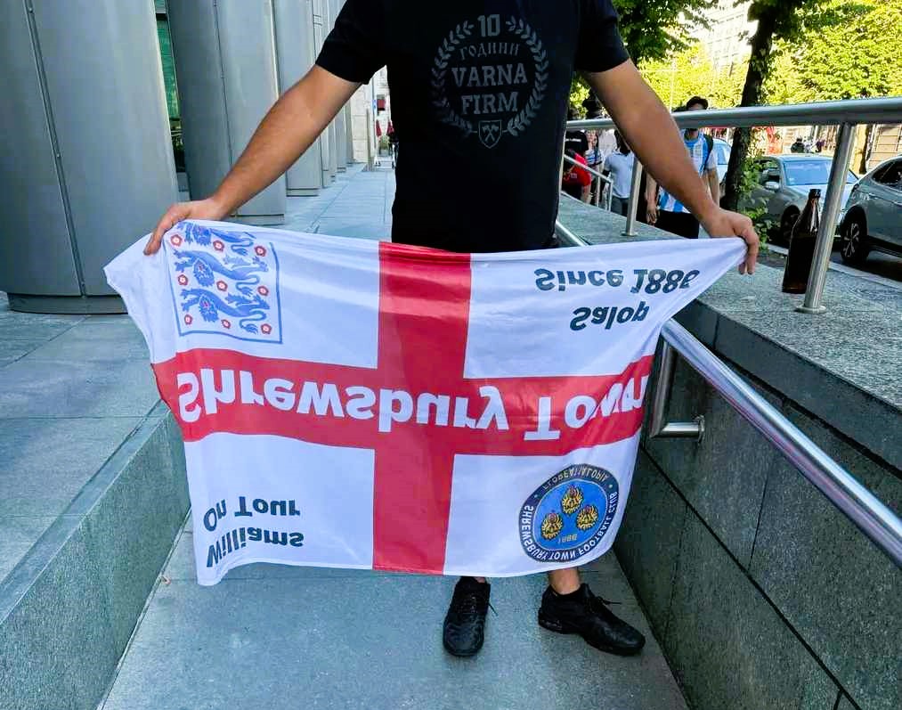 И български хулигани наказаха английски флаг на Евро 2024