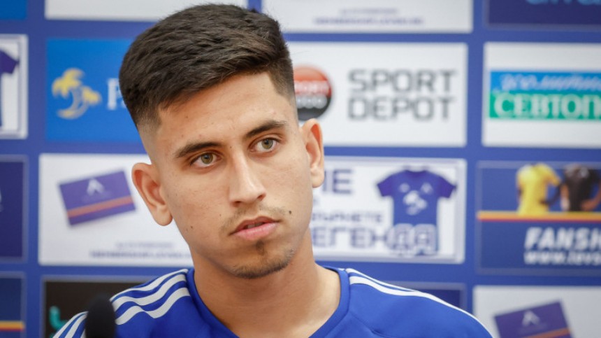 Неприятно! Фенове на Левски горят снимка на Асен Митков